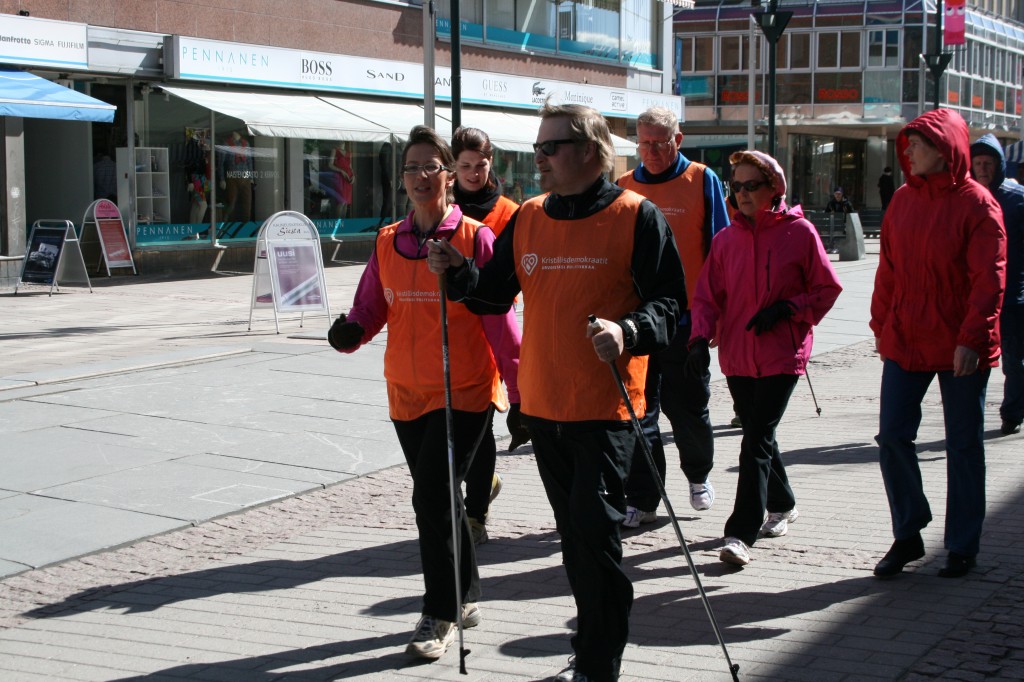 Kouvolassa Kävelytapahtuma Kouvolassa 2.5.2013
